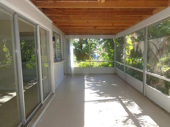 3rd image of 28 Silk Oaks Dr