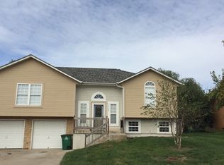1706 Shelby Dr, Raymore, MO 64083