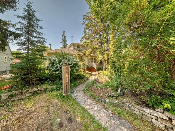 11643 76th Ave NW, Edmonton, AB T6G 0K9