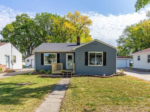 1438 14th St S, Fargo, ND 58103