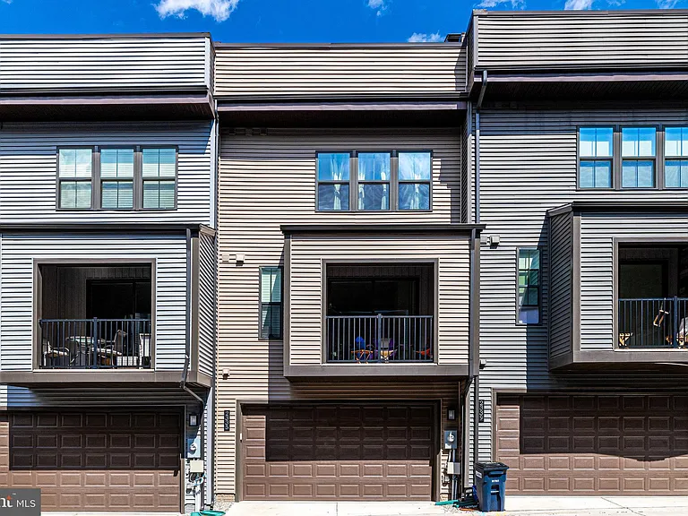 2335 Water Promenade Ave — Photo 59