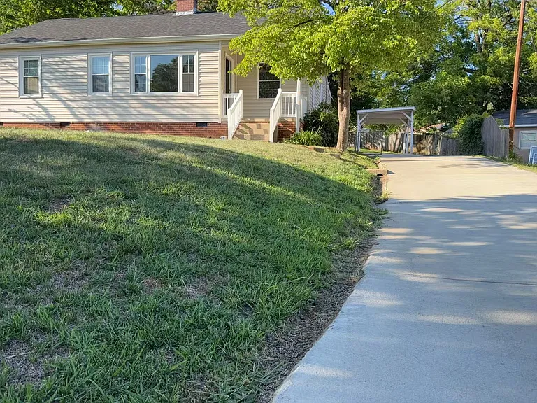 734 Fairfield St — Photo 1