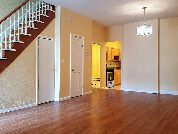 2nd image of 182 Lexington Ave