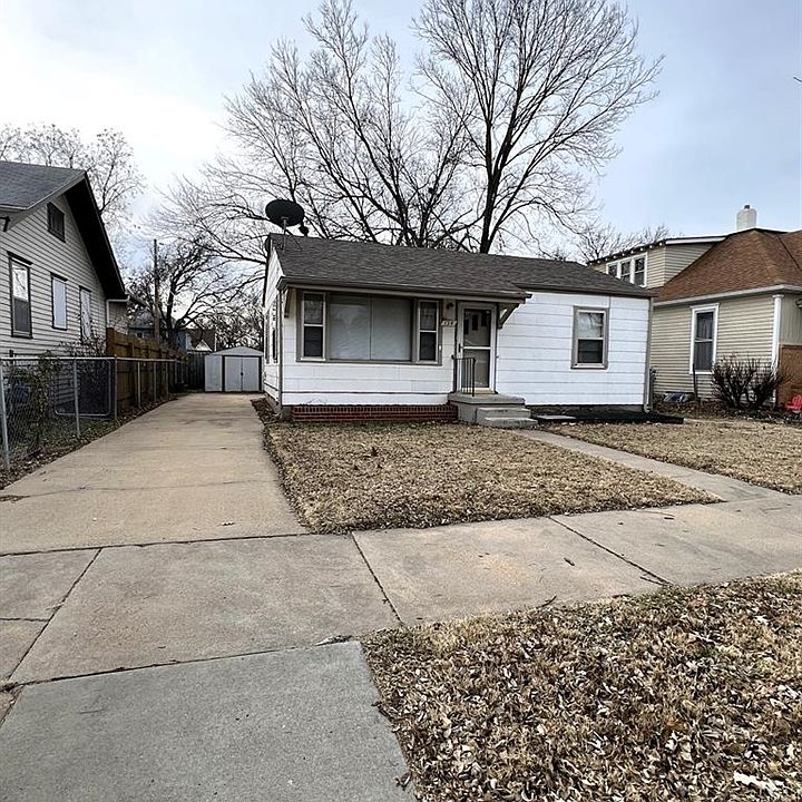 1st image of 124 E Minneapolis Ave