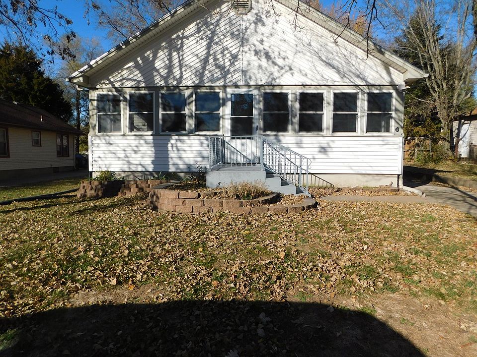 1st image of 1108 W Cave Springs Ave