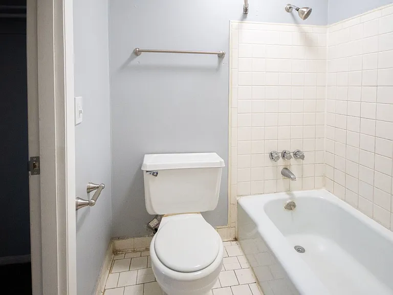 Coleman Place Apartments — Photo 23