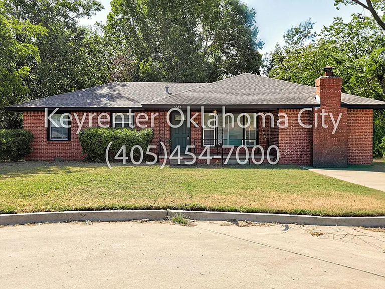 1524 Rowena Ln — Photo 1