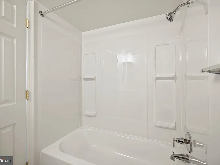 414 Madison Ct SE — Photo 8
