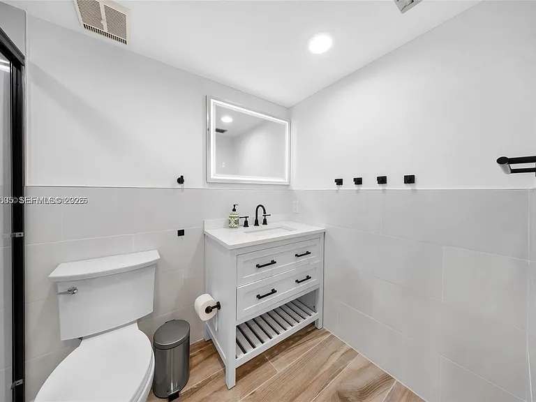 7601 E Treasure Dr #1722 — Photo 16