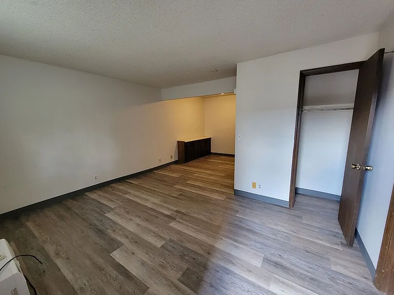 1308 W McCarty St — Photo 2