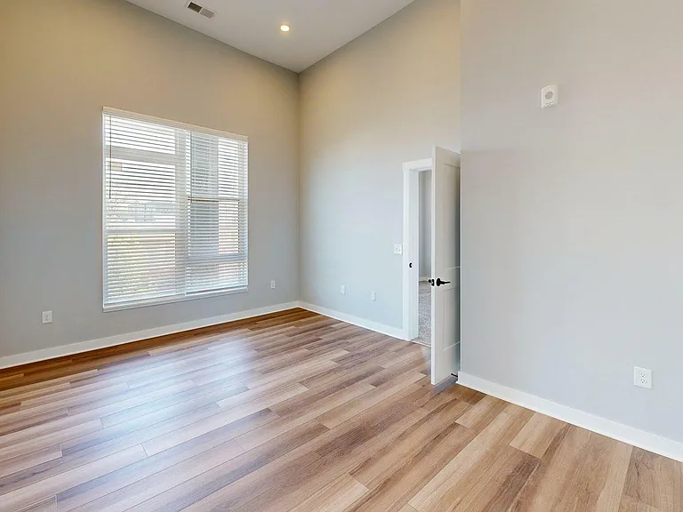 1C-4th-5th-Bedroom 1 1C-4th-5th-Bedroom 1