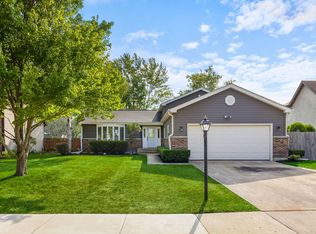 219 Plymouth Dr, Streamwood, IL