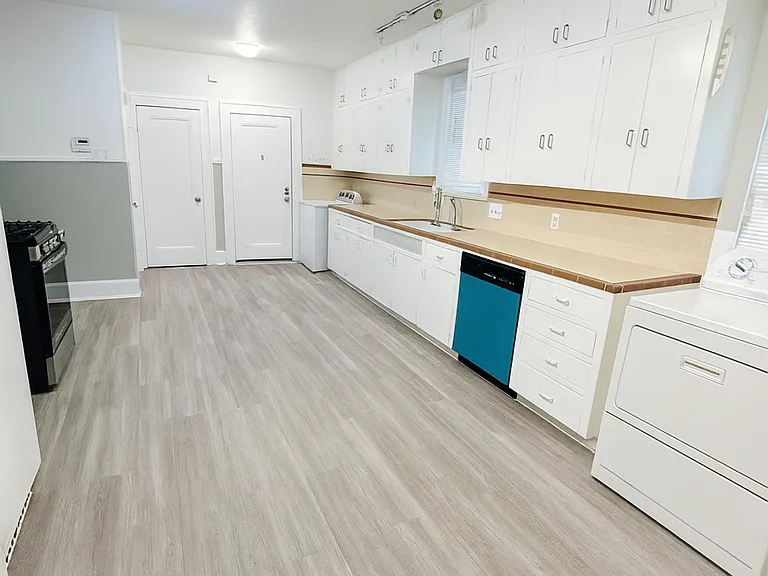 1115 W 22nd St #1/2 — Photo 6