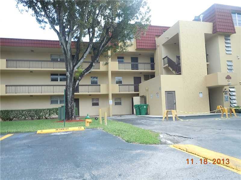 2nd image of 3253 Foxcroft Rd APT 110