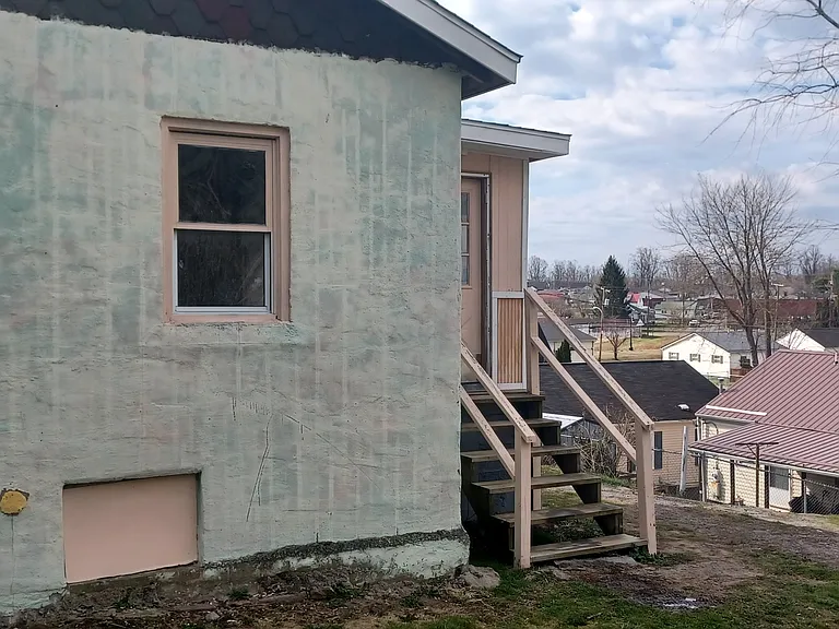 128 1/2 Trump Ave — Photo 24