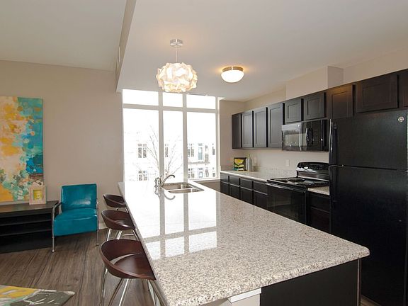 4th image of 1400 Wealthy St SE APT 103