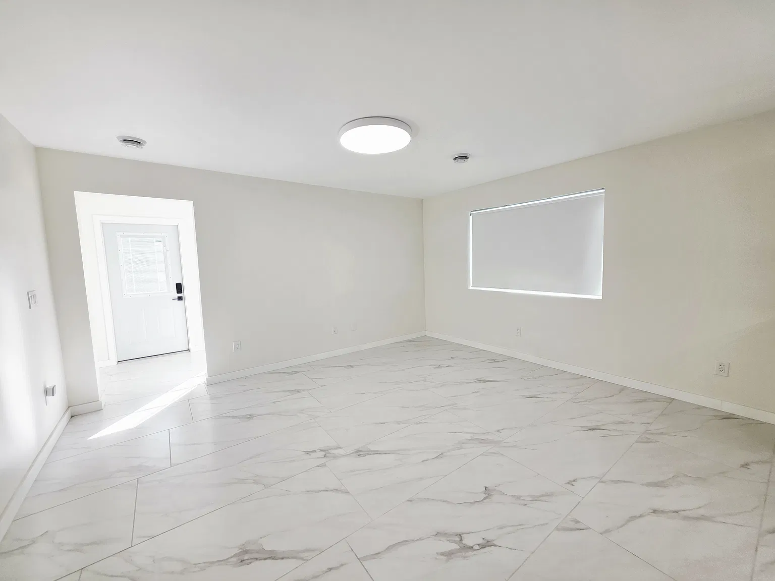 1227 Ross Ave — Photo 3