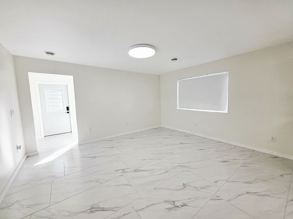 3rd image of 1227 Ross Ave
