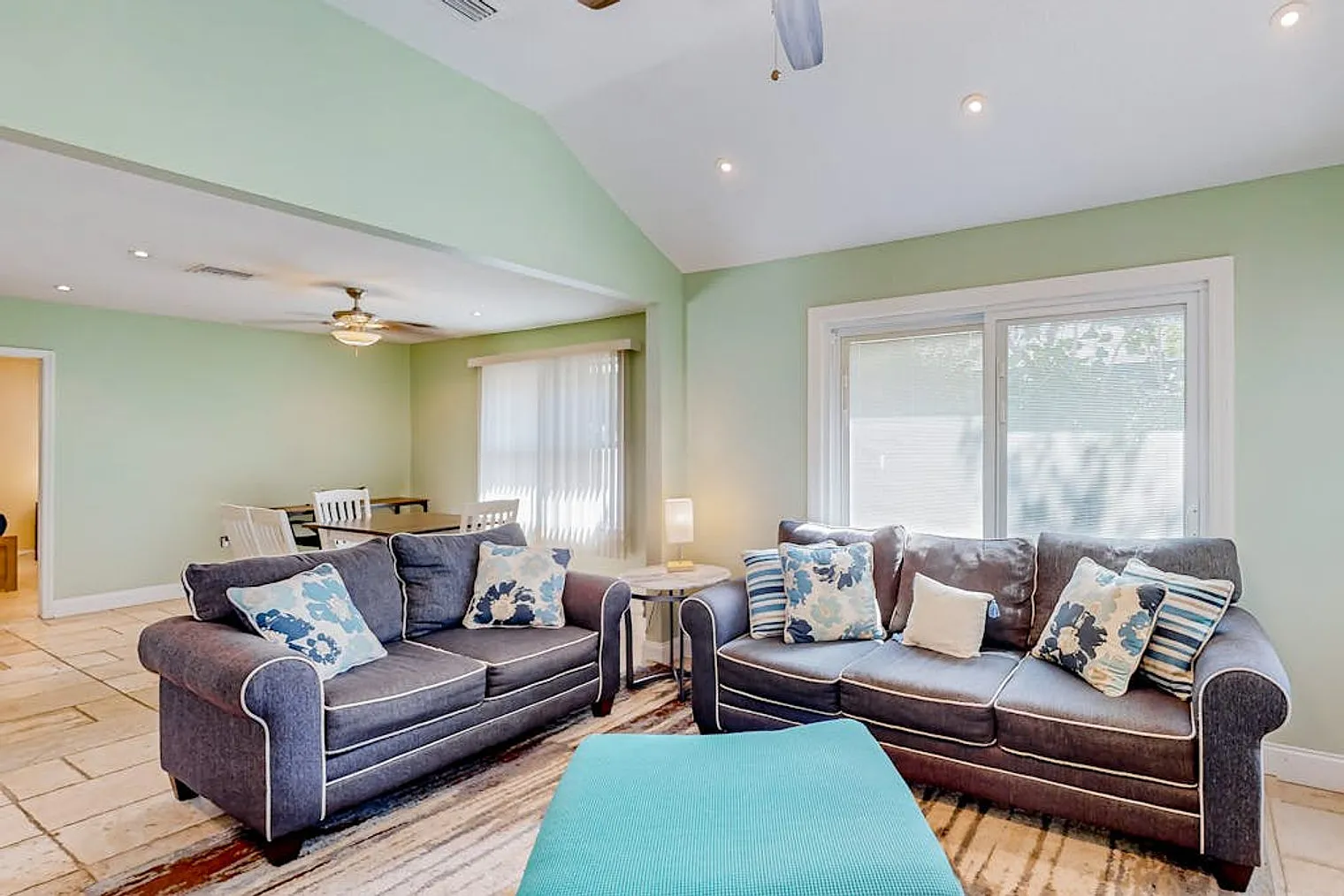 3 bed, 2.0 bath, 1259 sqft, $2,646 — Photo 1