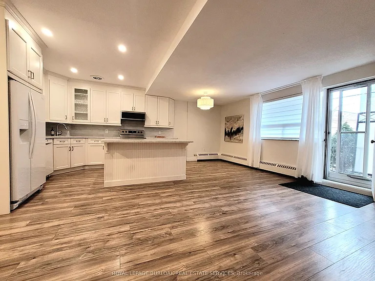 15 Elizabeth St N #101 — Photo 10