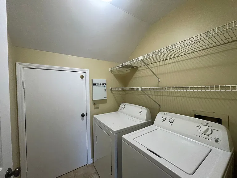 409 Teak Dr — Photo 23