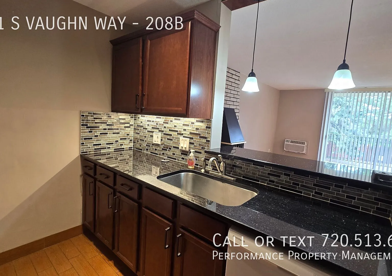 Beautiful 2-bedroom, 2-bathroom condo close to I-225 — Photo 4