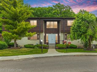 30000 Wildbrook Dr APT 101, Southfield, MI 48034