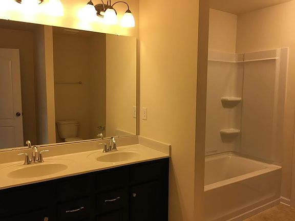 5th image of 3031 Honeylocust Ln