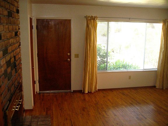 2nd image of 214 Lake Ct