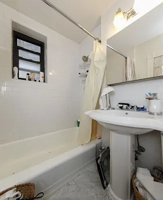 Rented by Icon Realty Management | media 13