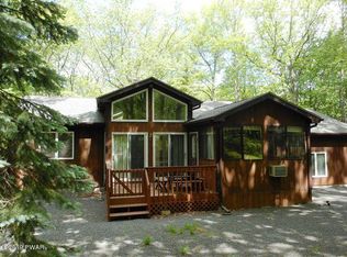 129 Surrey Ln, Hawley, PA 18428