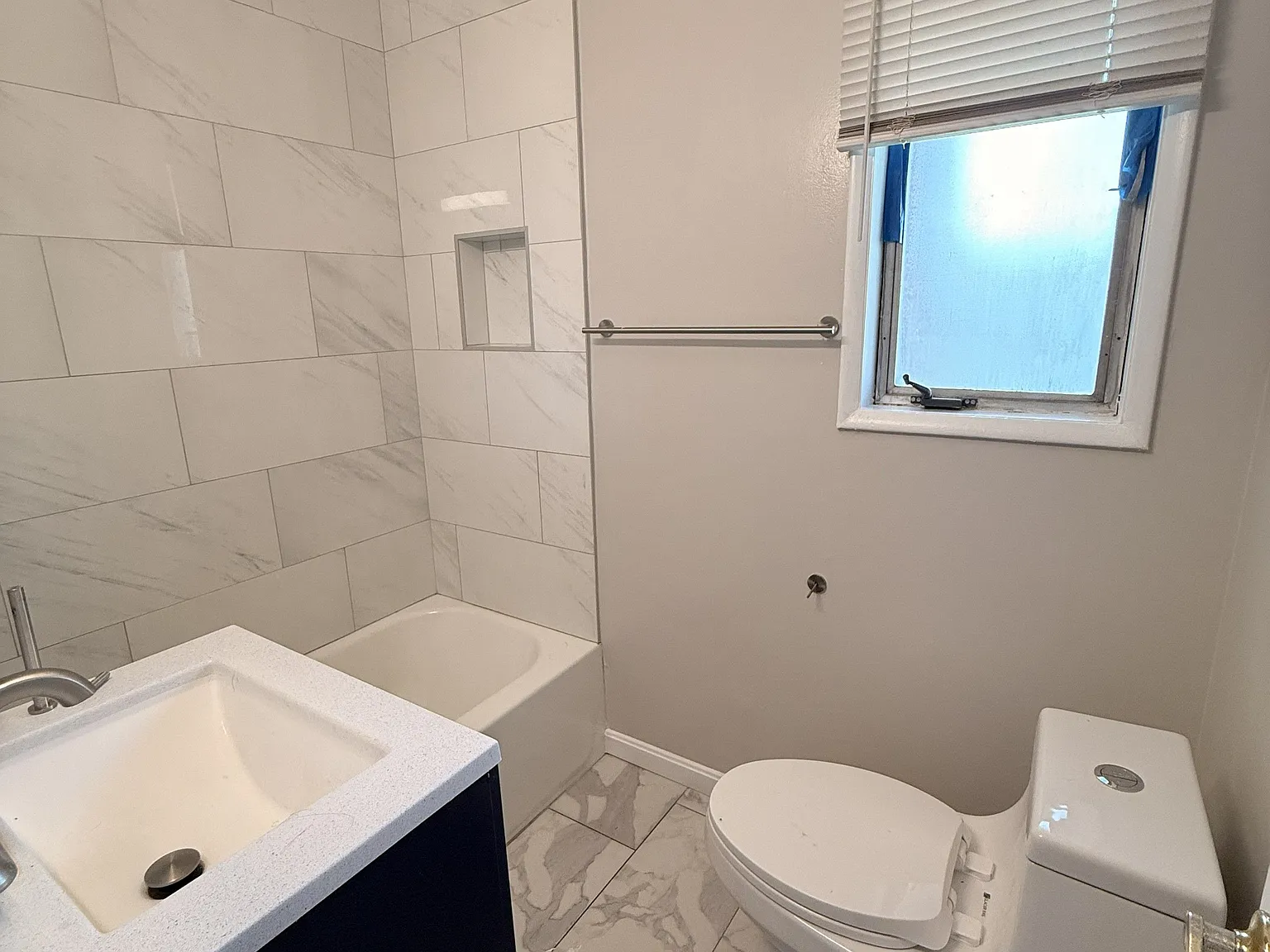 2 bed, 1.0 bath, 894 sqft, $1,850 — Photo 3