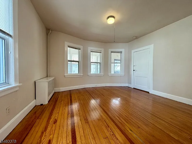 2 bed, 1.0 bath, $2,500 — Photo 3