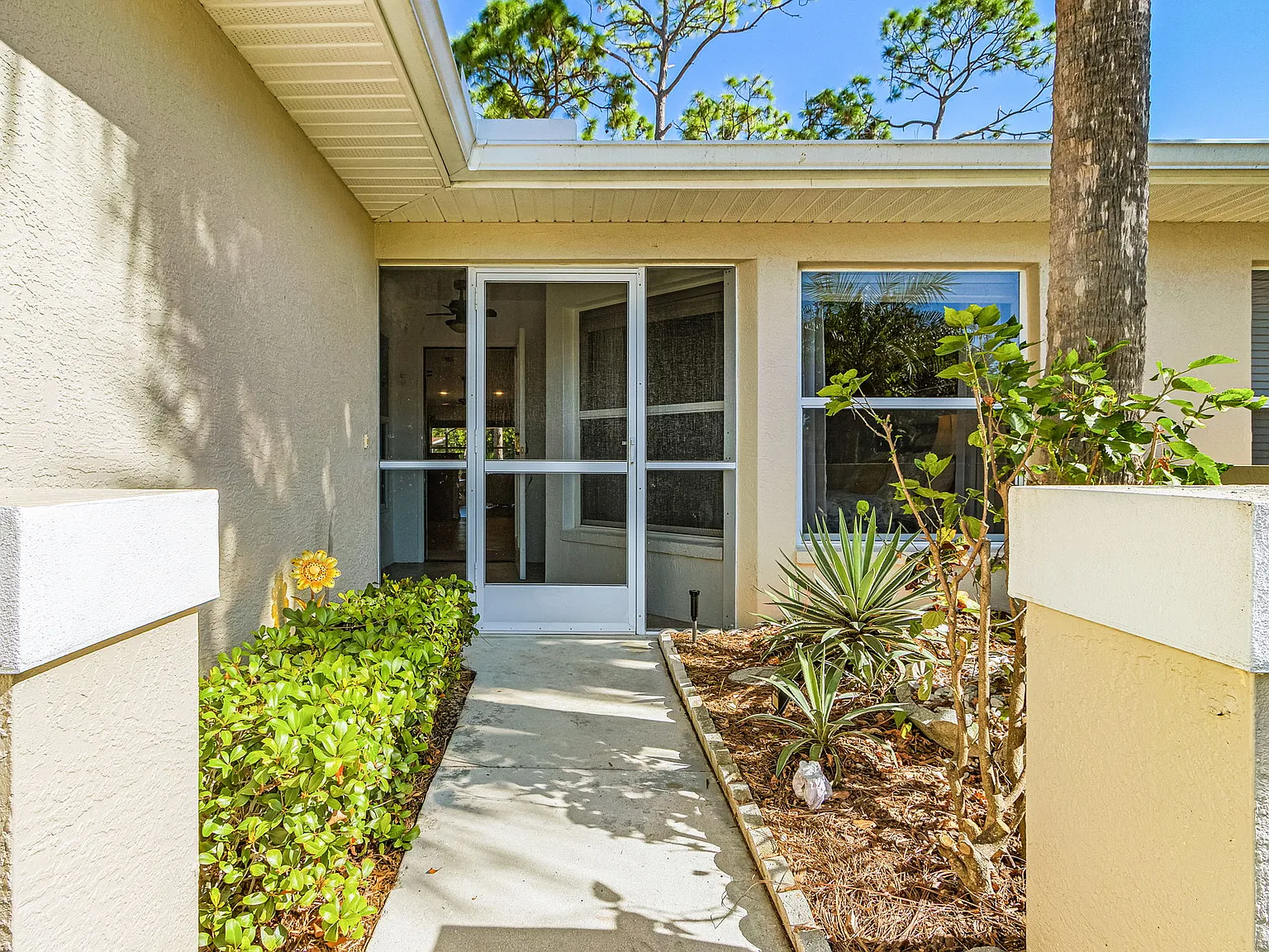 2 bed, 1140 sqft, $2,200 — Photo 2