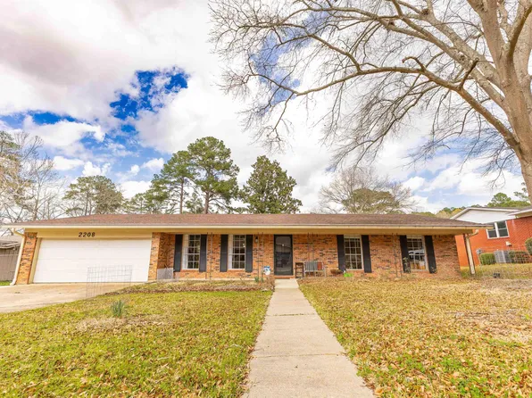 2208 Heron Dr, El Dorado, AR 71730