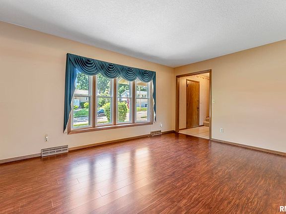 5th image of 4105 Fillmore Ln