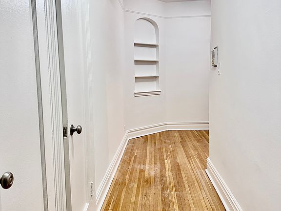 3rd image of 10 Shore Blvd APT 4L