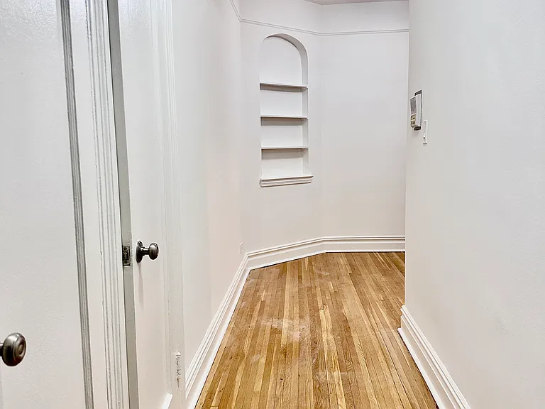 10 Shore Blvd #4L — Photo 3