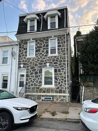 3761 Cresson St — Photo 2