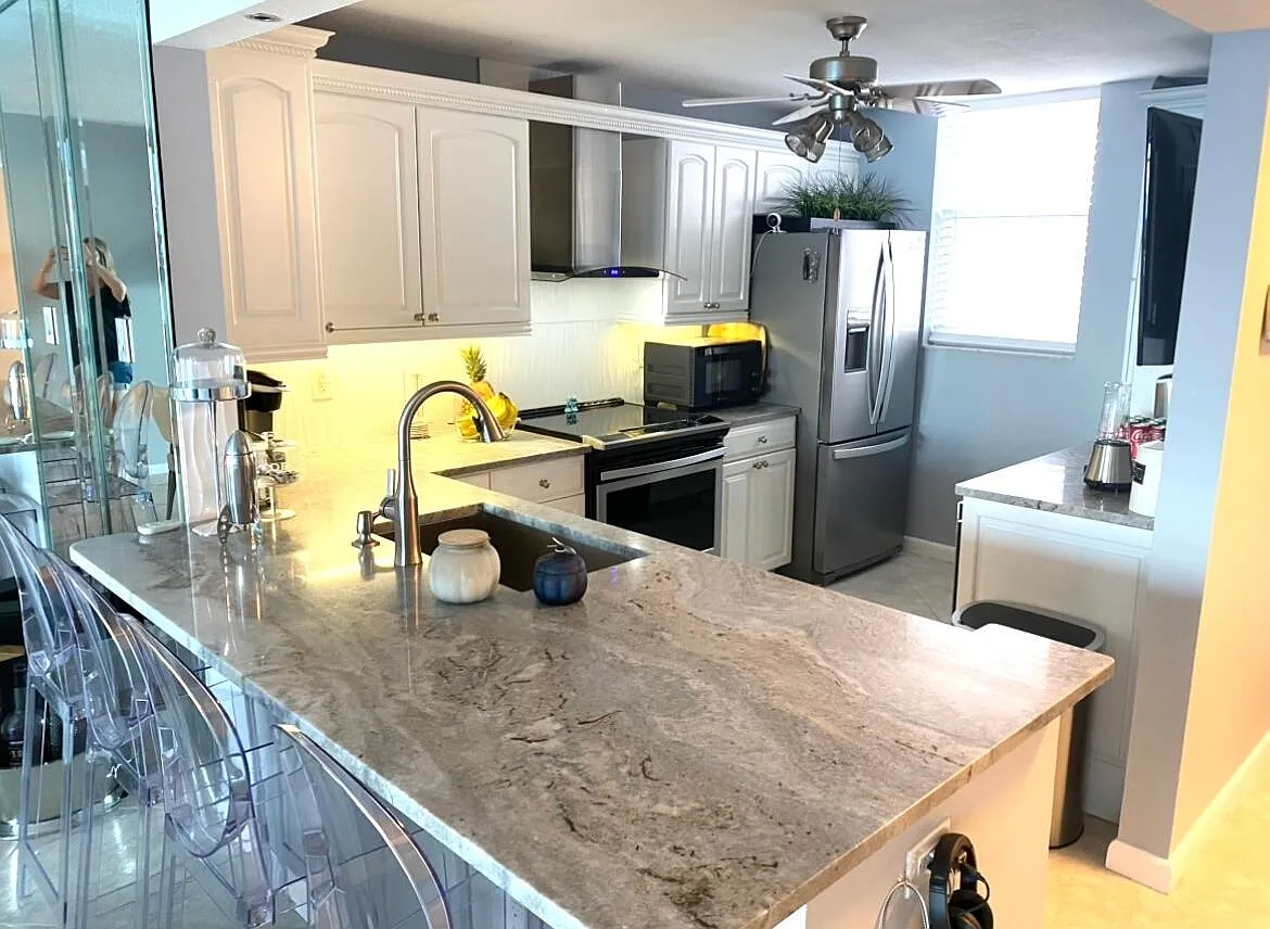 2 bed, 2.0 bath, 1023 sqft, $5,000 — Photo 2
