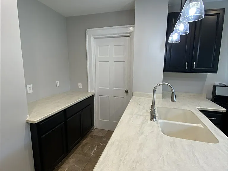 811 Columbus Pkwy — Photo 15