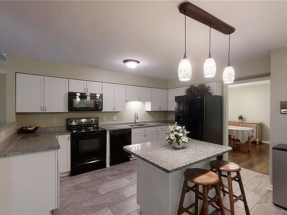 2nd image of 104 Granite Pl