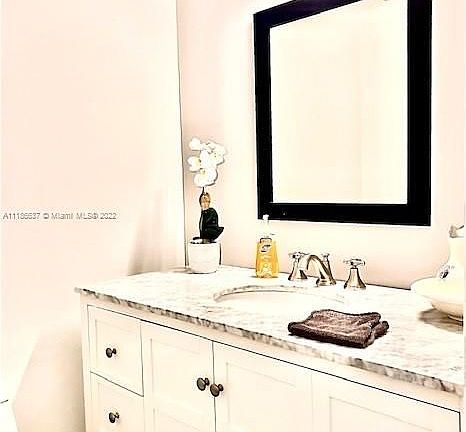 5th image of 300 Bayview Dr Ph 1