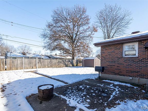 4th image of 3156 Davis Ave