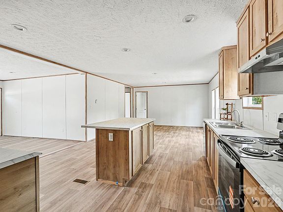 4th image of 330 Middle Brook Dr