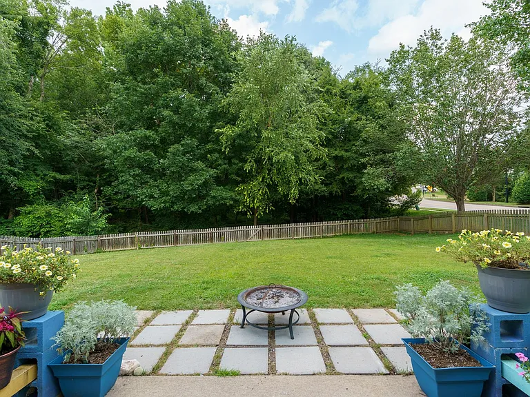 102 Bermuda Green Dr — Photo 22