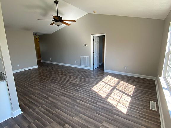 4th image of 107 Savannah Cv