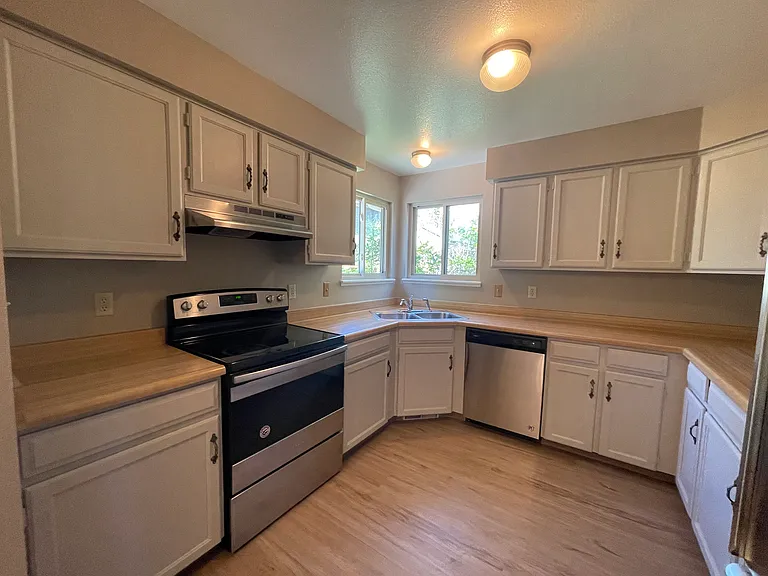 4425 Hollyhock St — Photo 5