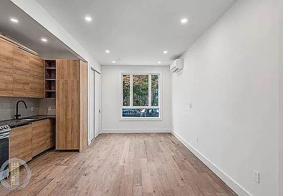 3rd image of 176 Quincy St #1F