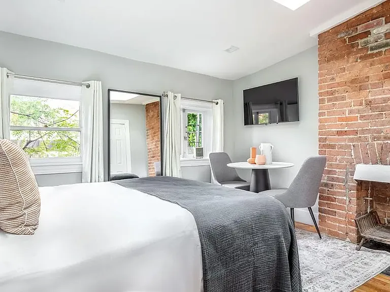 231 E 4th St #4C — Photo 1